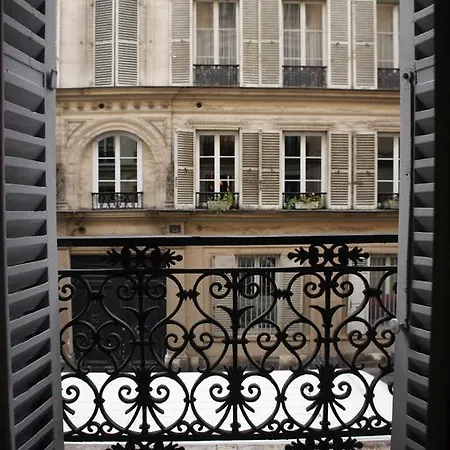 Victor Masse - 6 Adults Apartment *