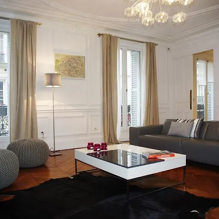 Victor Masse - 6 Adults Apartment *