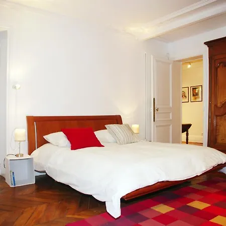 Victor Masse - 6 Adults Apartment Paris