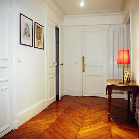 Victor Masse - 6 Adults Apartment *