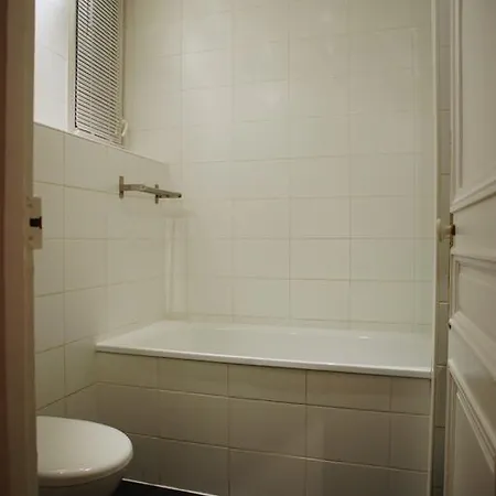 Victor Masse - 6 Adults Apartment *